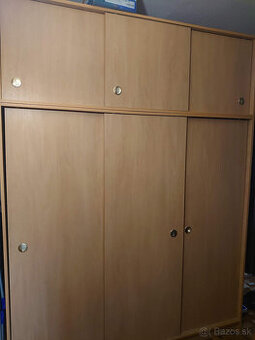 Šatniková skriňa s nadstavcom