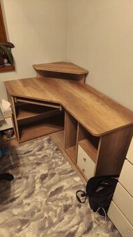 Predám rohový písací stôl a stoličku
