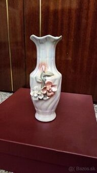 Perleťová váza s plastickými kvetmi