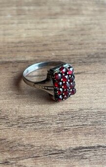 Strieborný prsteň - cesky granat