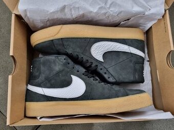 Nike SB cierne v.43