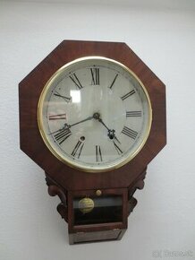 starozitne mechanicke hodiny E. N. Welsh Company