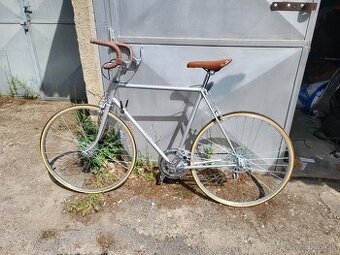 Favorit bicykel zrepasovany