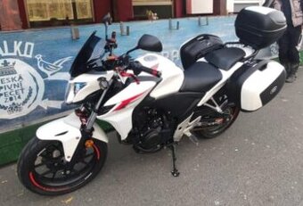 Hondu CB500F,