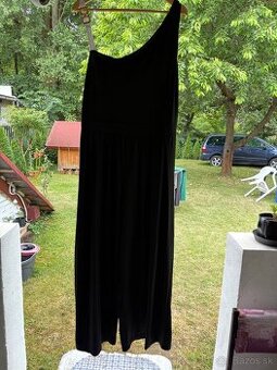 Elegantný čierny spoločenský overal