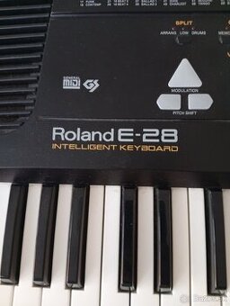 Roland e28 klavír