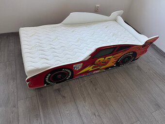 Autopostel Blesk McQueen s matracom