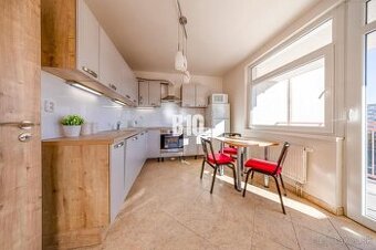 3-izbový byt s terasou, lodžiou, krásnym výhľadom a parkovan