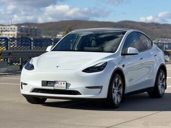 Tesla Model Y Long Range Dual Motor 4x4 + Ťažné zariadenie
