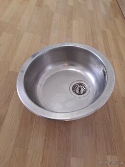 Pracovňa doska (215x68cm) drez a vodovodna bateria