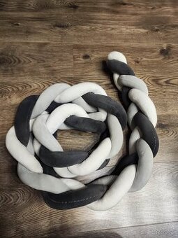 Mantinel do postieľky