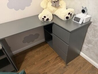 Predám rohový kancelársky stôl – praktický a moderný