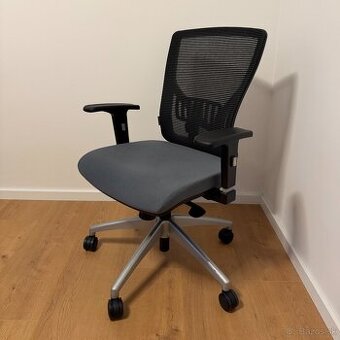 Kvalitná kancelárska stolička OfficePro - Ako nová