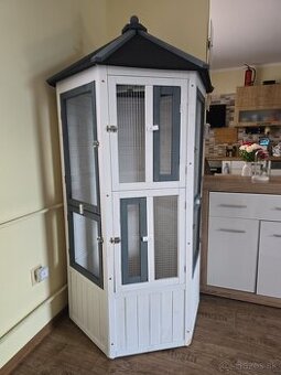 Velka drevena volierka pre mensie vtaky