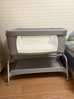 Detská hojdacia postielka k posteli na kolieskach Feedo