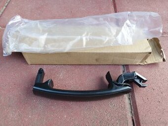 Dve plastové kľučky na VW Golf 4 - predné pravé