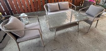 Sedacia súprava z ratanového materiálu