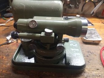 Legendárny nivelačný prístroj Meopta NK 30 – kompletný set