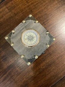 Drevená krabička s kompasom 11x11x6,5cm - 1