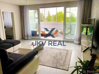Elegantný 3‑i byt s balkónom a veľkým preskleným výhľadom –