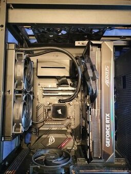 AMD Ryzen 7 5700X3D v zaruke