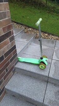 Kolobežka prvá na učenie, stabilná bliká svieti