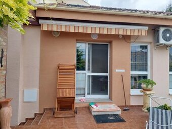 Tieniaca výsuvná markíza na diaľkové ovládanie