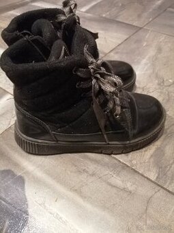 Čierne lesklé topánky 30 - 1