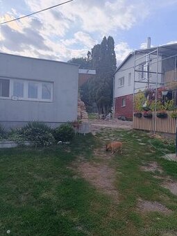 2 podlažná zateplena chata RD s veľkým stavebným pozemkom