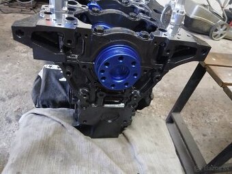 Stolik z bloku motora