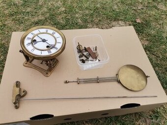 Stroj s kyvadlom na starožitné hodiny