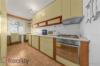 PLUS REALITY| Útulný trojizbový byt s loggiou v DS na predaj