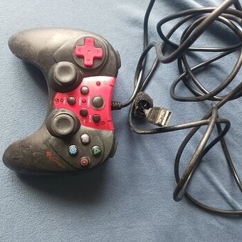 2 stare notebooky bez hard diskov a stary funkčny joystick