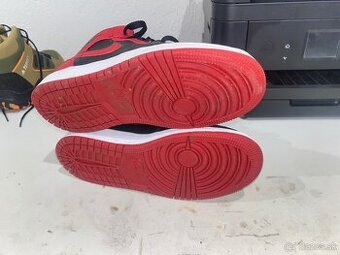 NIKE AIR JORDAN 1 RETRO MID GS BANNED
