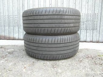 225/45 R18