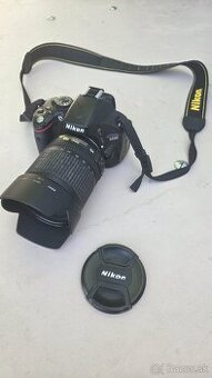 Nikon D5100 plus nabijacka plne funkčny