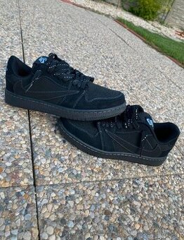 Nike jordan low