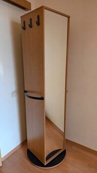 Drevena skrina do chodby