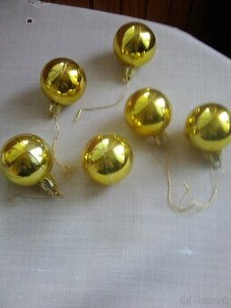 Predám malé vianočné gulky a reťaze - spolu.