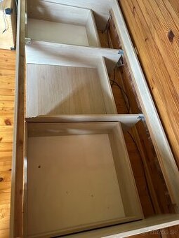 Jednolôžková posteľ