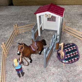 Schleich jazdkyňa + koník a príslušenstvo na fotografii
