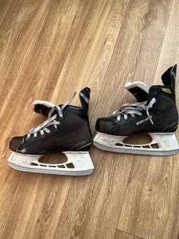 Korčule Bauer Supreme 140,v.37,5