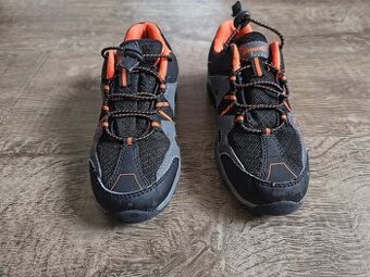 TENISKY LANDROVER 32