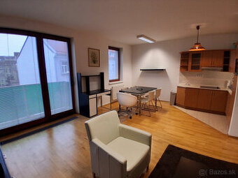 Prenájom veľkého 1 izb. bytu s parkovaním na Dunajskej ul. v