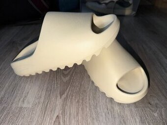 Nové Adidas Yeezy Slide Bone US12 (28-29cm)