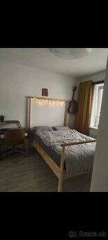 Zľava Krásna drevená posteľ + rošt + matrac + ochranný poťah