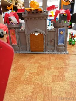 Predam paw patrol knihts hrad a figurku