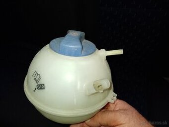 Predám vyrovnávajúci nádržky na škoda Octavia 1