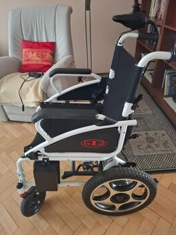 Predám elektronický invalidný vozík a elektronický zdvihák