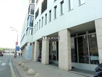 I obchodné priestory s veľkými výkladmi, úzke centrum BA